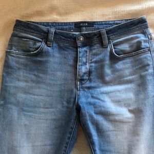 Light wash neuw denim jeans